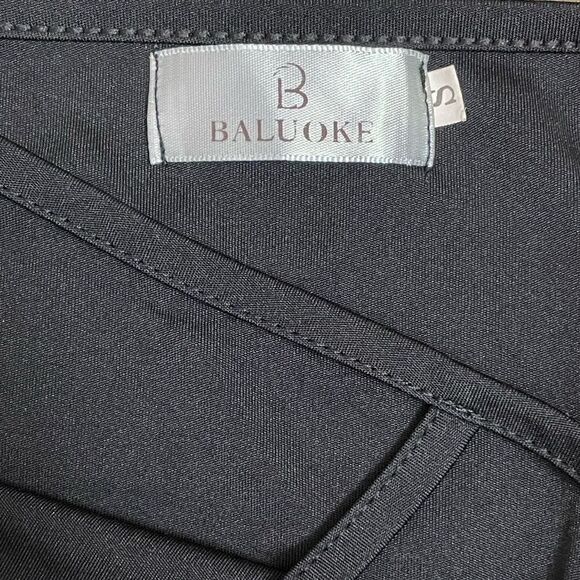 Balouke Black Strappy Spandex Form Fitting Semi-Cropped Tank Top (Small) - Picture 9 of 9